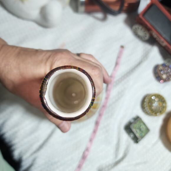 HANDBLOWN 16" ART GLASS SWIRL VASE - Picture 7 of 7